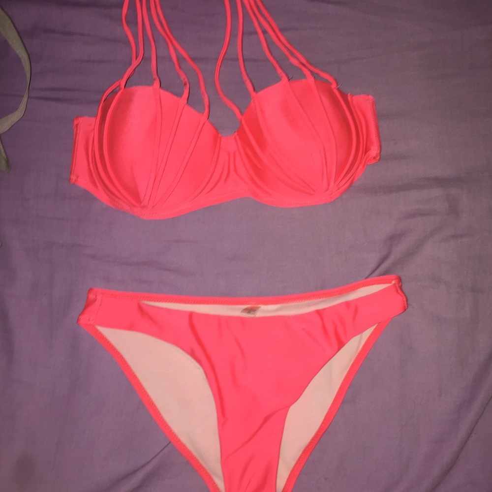 bikini - Picture 3 of 3